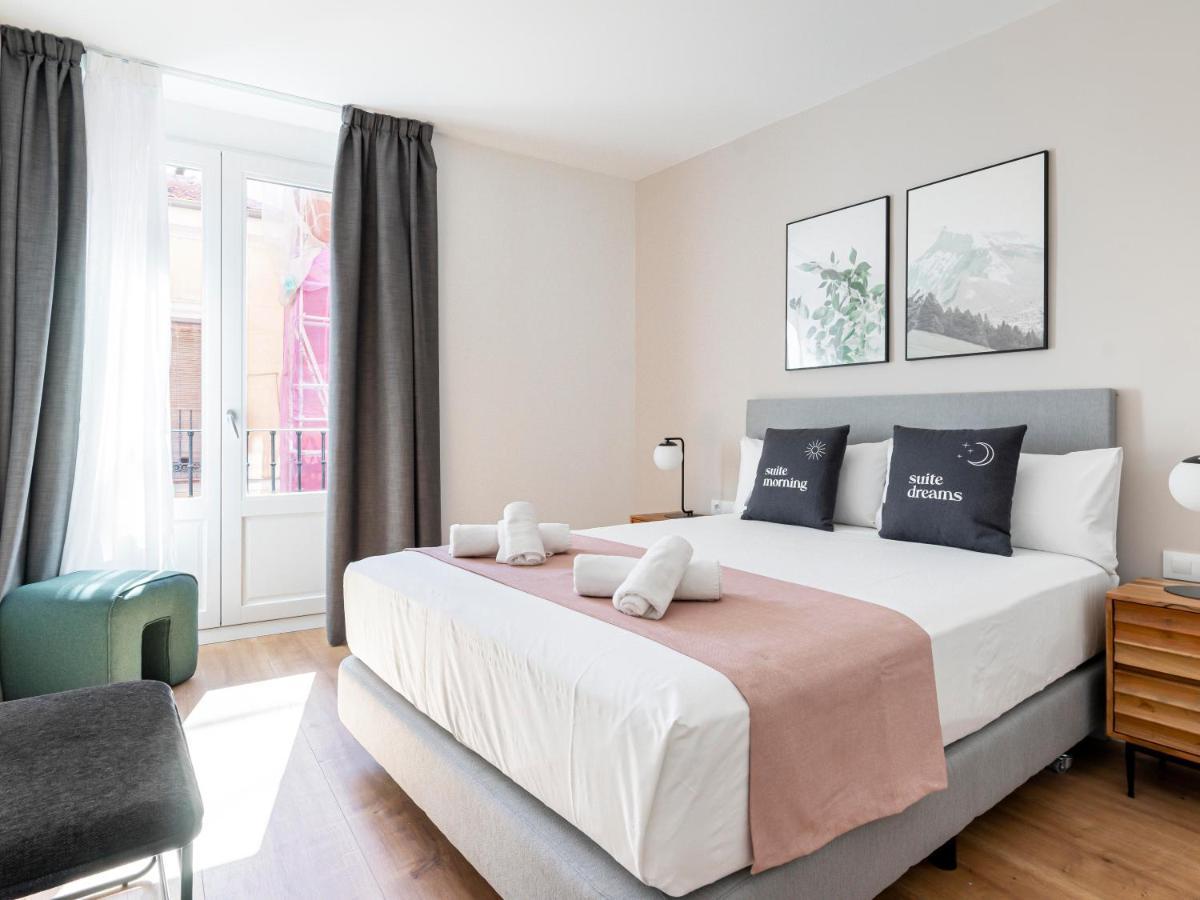 One-Bedroom Apartment Balcony,1292338474:JPEG